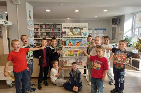 ВЫБОР КНИГ В БИБЛИОТЕКЕ